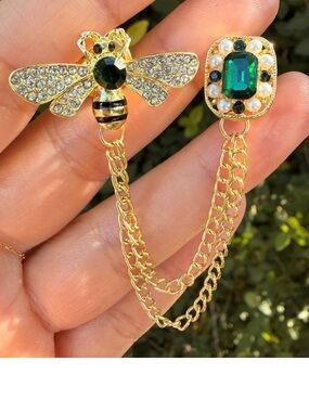Gold and Green Bee Chain Brooch 18k Gold Plated new